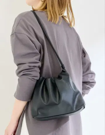 [택 포함 새상품] B.C.STOCK 스무스 복조리 백