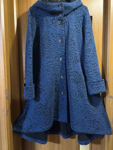 엘레강트 후드 부착 변직 코트 네이비 x 블랙