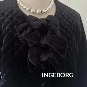 새상품급 INGEBORG 리본 모티브 블랙 벨벳 노카라 자켓