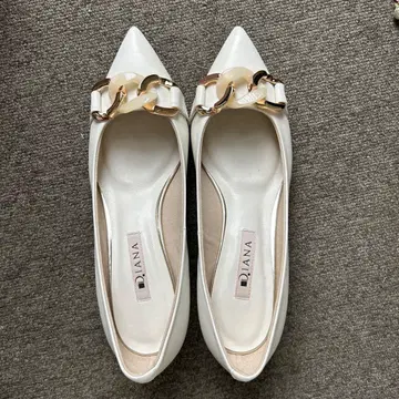 DIANA 화이트 스틸레토 하이힐