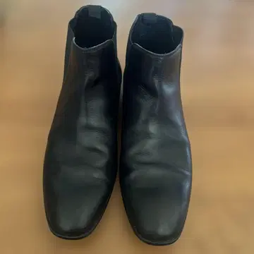 ZARA 블랙 가죽 사이드 고어 부츠