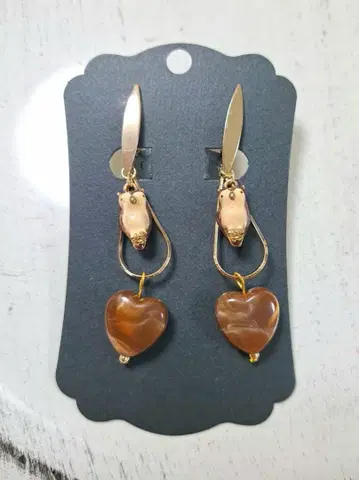 올빼미와 카페오레 하트 모양 귀걸이