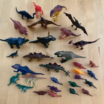 공룡 피규어 30개 이상, 다색