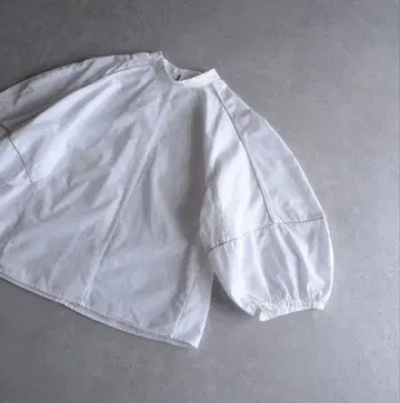 화이트 벌룬 슬리브 셔츠 6