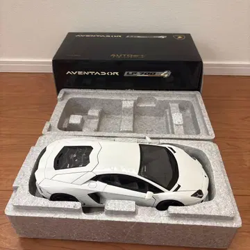 오토아트 람보르기니 아 벤타도르 L 화이트 1/18