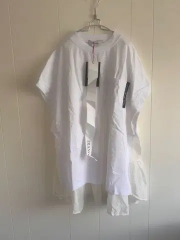 새상품 TRANO I 드레이프 디자인 화이트T셔츠