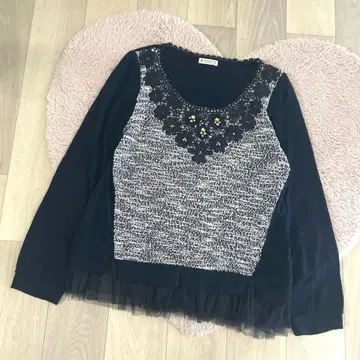 axes femme 밑단 튤 레이스 장식 니트 풀오버 클래시컬 고급