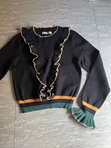 eimy istoire 프릴 니트 스웨터 블랙