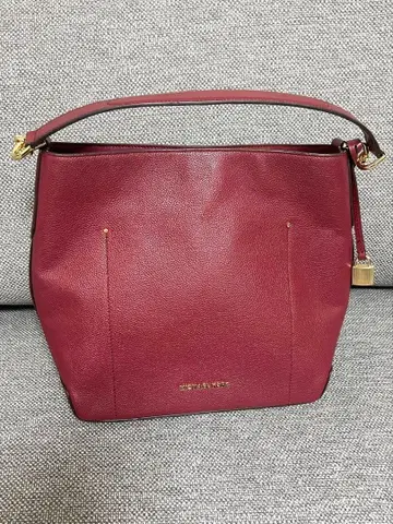 MICHAEL KORS 버건디 숄더백