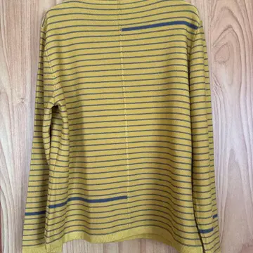 보틀넥 디자인 스웨터 새상품