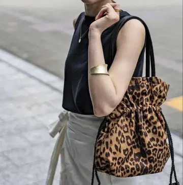 미사용 새상품 HAYNI 레오파드 무늬 토트백