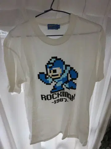 록맨 T셔츠 화이트 L사이즈 시마무라