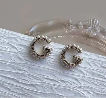 알파벳 디자인 귀걸이