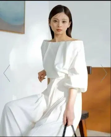 SNIDEL 오프숄더 턱 맨투맨