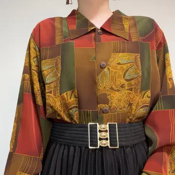 모스그린 보르도 브라운 계열 아트 패턴 쇼와 레트로 블라우스