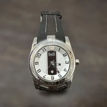 D&G 아날로그 시계 실버/블랙