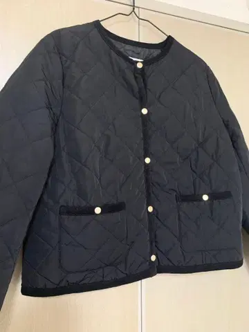 블랙 퀼팅 자켓 골드 버튼 포함