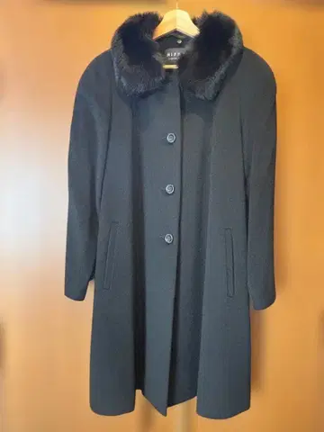 Rifrat concern 블랙 울 코트 퍼 카라 부착