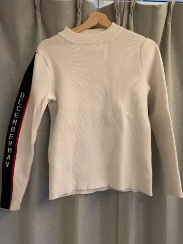 DECEMBER MAY 화이트 리브 스웨터