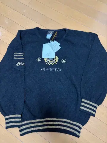 네이비 스포츠 자수 긴팔 니트