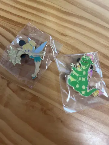 디즈니 스토어 핀 배지 2종