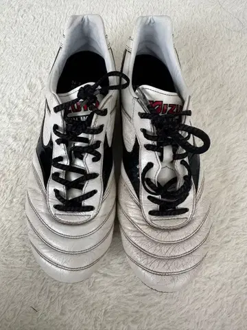 미즈노 축구 스파이크 화이트/블랙/레드 24.5cm