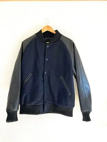 유니클로 바시티 자켓 블랙 XL 사이즈