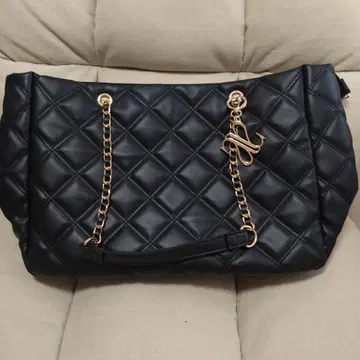 블랙 퀼팅 숄더백