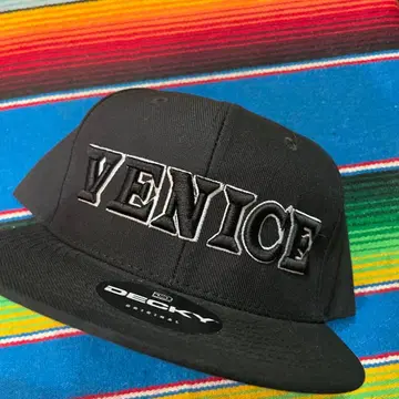 DECKY VENICE 블랙 캡 스냅백 호소미 타케시