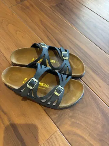 버켄스탁 다크 브라운 샌들