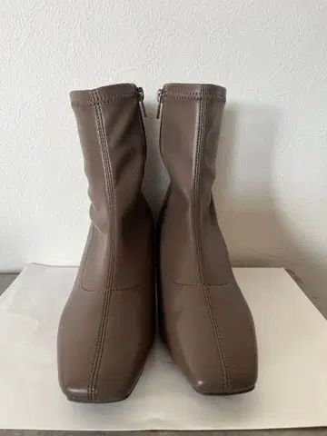 브라운 지퍼 달린 숏부츠