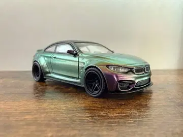 MINI GT LB BMW M4 퍼플-그린 메탈릭 (우핸들)