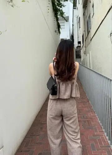 린넨풍 베이지 페플럼 셋업