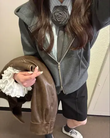 Bibiy. ROSETTE NECK TIE