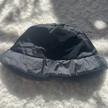 Calvin Klein Jeans 모자