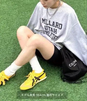 ungrid 빅 실루엣 로고 맨투맨