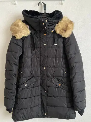 ZARA 퍼 달린 블랙 다운 자켓