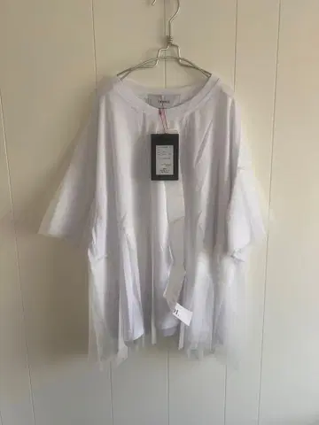 새상품 tranoi 트라노이 화이트 쉬폰 프릴 반팔 T셔츠