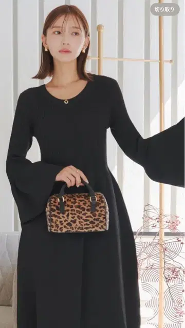 플레어 니트 원피스 화이트