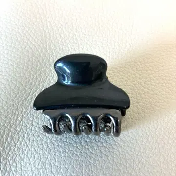 acca 블랙 헤어 클립