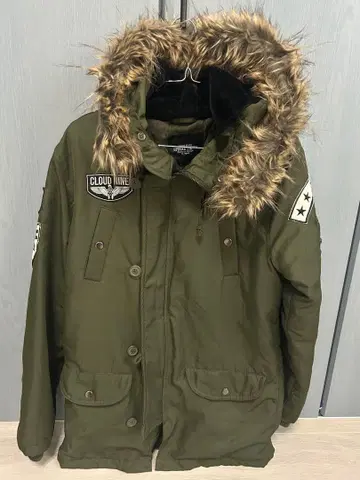 올리브 그린 밀리터리 자켓 SPIRALNEWS