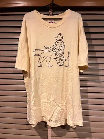 [레어템] [마스터피스] 사자와 왕관의 크림색 T셔츠