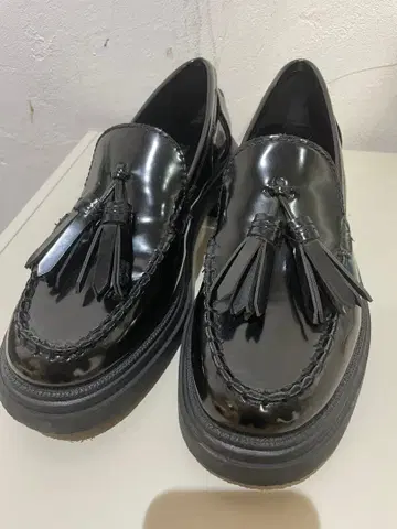 ZARA 블랙 태슬 로퍼