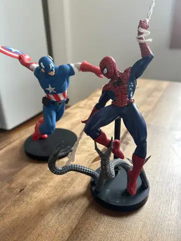 스파이더맨과 캡틴 아메리카 피규어 세트