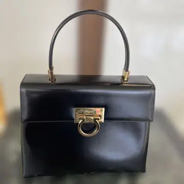 페라가모 블랙 핸드백