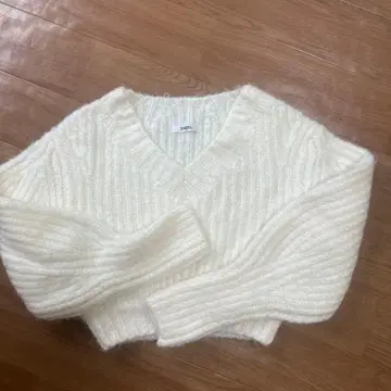스나이델 SNIDEL 아이보리 V넥 크롭 니트 스웨터