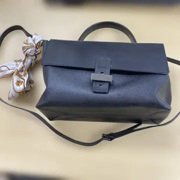 TRUSSARDI 블랙 숄더백 스카프 포함