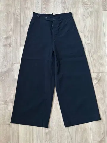 mhl 블랙 와이드 팬츠 앞 버튼 버클 포함