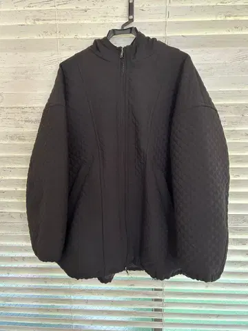 블랙 퀼팅 점퍼