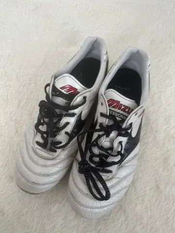 Mizuno 모렐리아 축구화 화이트/블랙 24.5cm